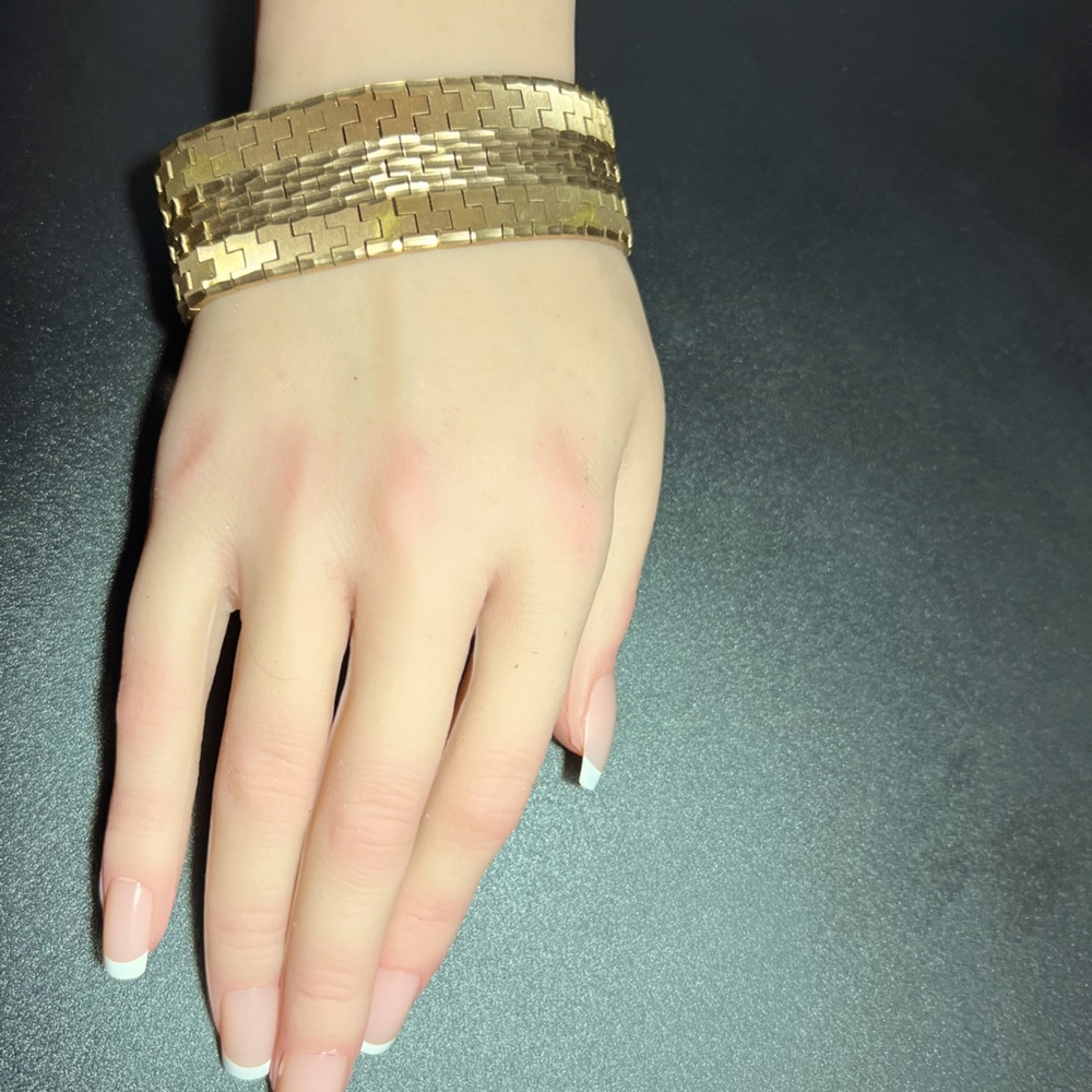Flawless Vintage 18K Gold Plated 1 Inch Mesh Flex Link Bracelet Marked C…